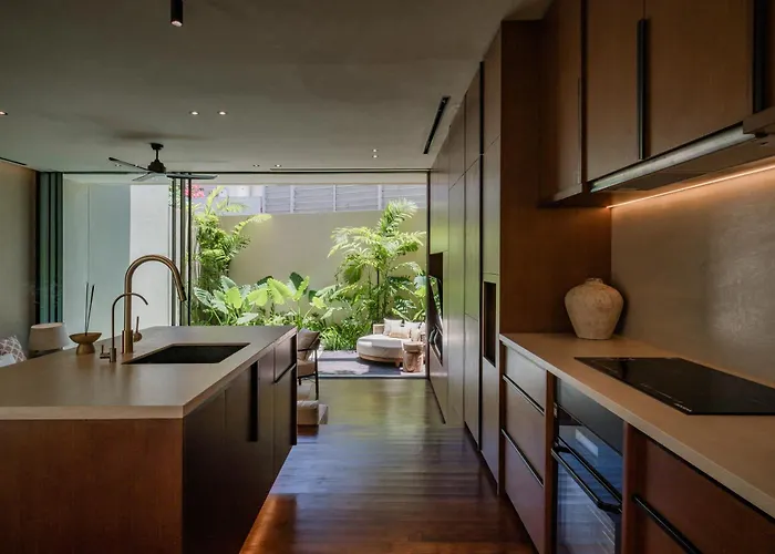 Villa Berawa L 2 Pools, Walk To L Near Finns Canggu