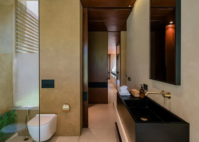 Berawa L 2 Pools, Walk To L Near Finns Villa Canggu