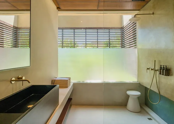 Villa Berawa L 2 Pools, Walk To L Near Finns *