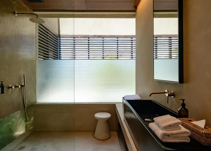 Villa Berawa L 2 Pools, Walk To L Near Finns *