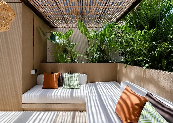 Berawa L 2 Pools, Walk To L Near Finns Villa Canggu